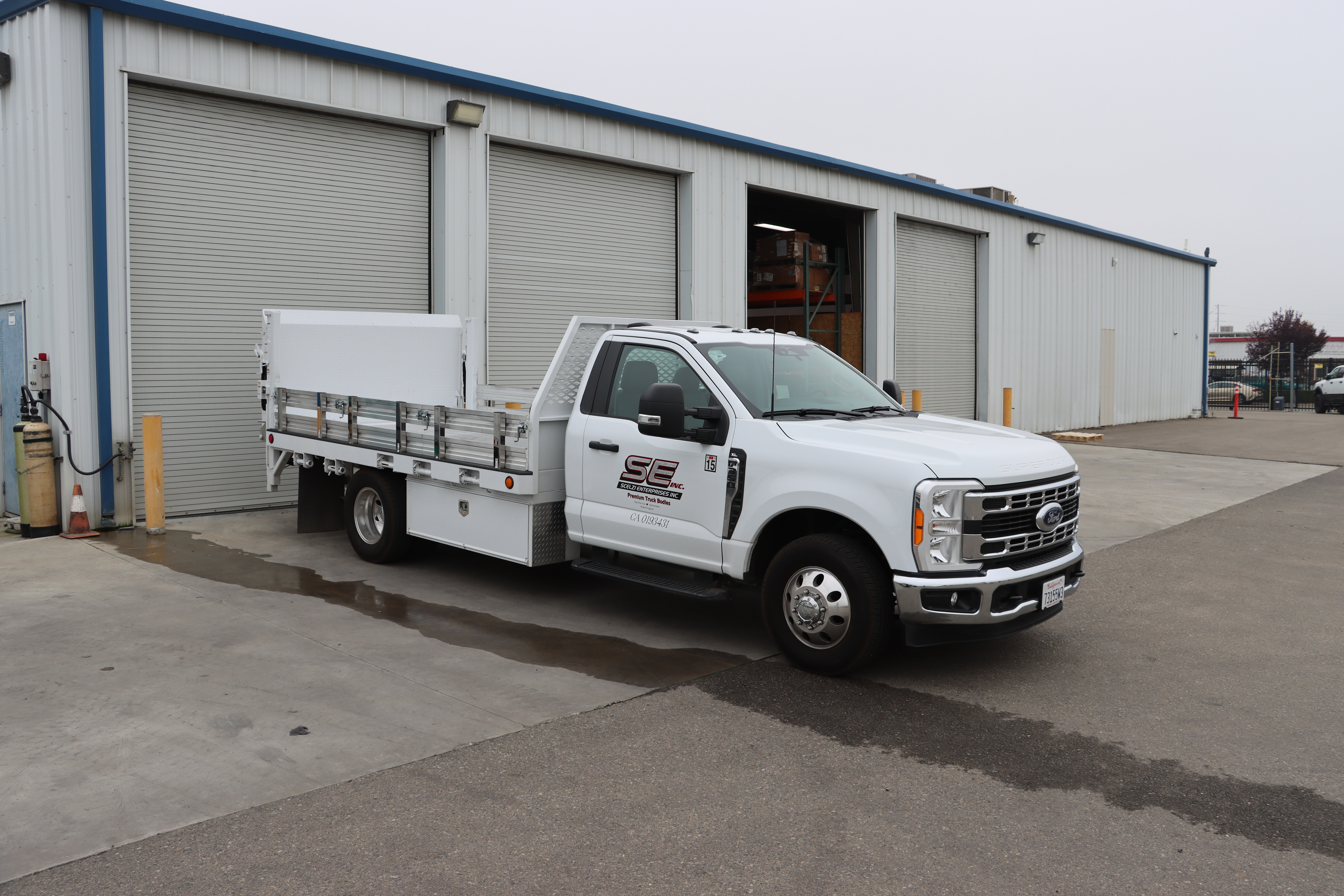Warehouse / Shipping & Receiving Associate