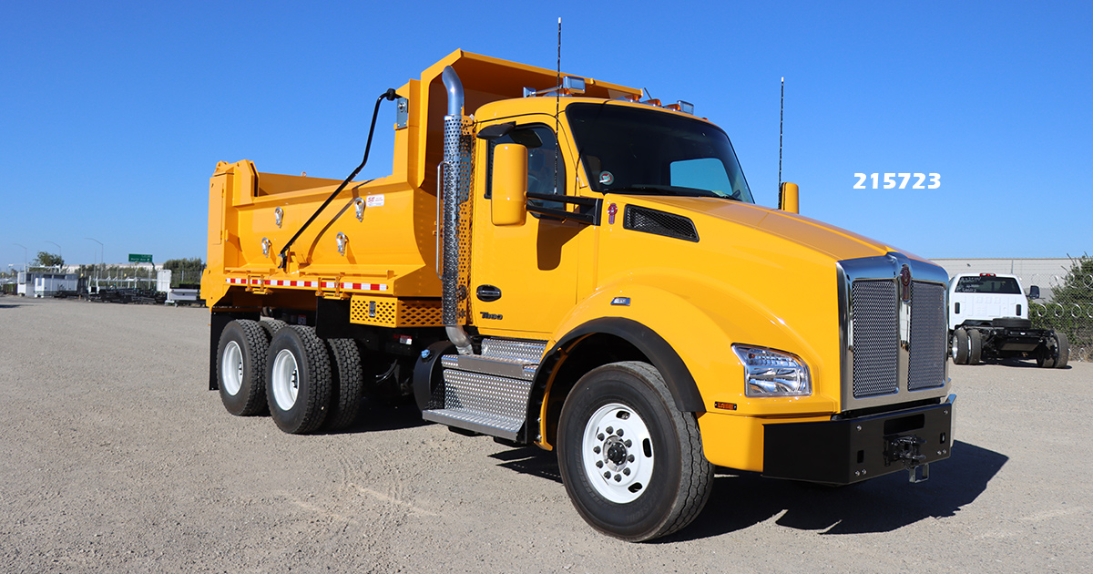 Scelzi orange semi-elliptical dump bed truck